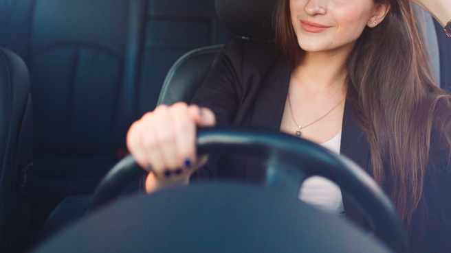 一名网友表示，在英国中古车比价网站针对2024名不同厂牌、顏色的车主进行智力调查。（图／示意图，达志影像）