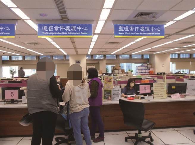 王男得知祖产遭法院查封拍卖，只好自行寻找买家后缴清赔偿金及罚锾。（新北分署提供）