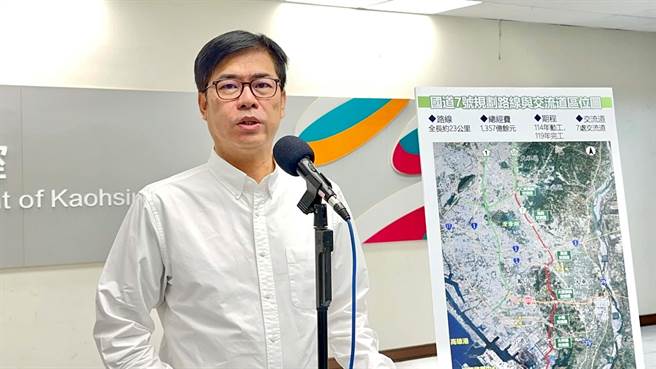 立院今（21）日三读通过「疫后特别条例」，普发6000元现金，最快将在4月中旬发放。高雄市长陈其迈喊话，先前条例拖拖拖，拖了1个多月时间，既然现在特别条例已经通过了，呼吁立法院朝野尽快协商加快审查特别预算，以减轻民眾负担。（柯宗纬摄）