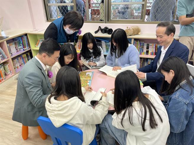 桃园市芦竹区新兴国小玉山图书馆今天落成。（桃园市教育局提供／陈梦茹桃园传真）