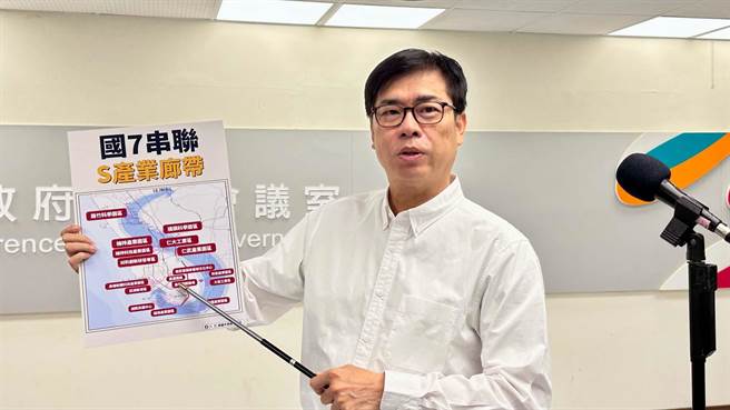 针对交通部推出「中央促进公共运输使用方案」，行政院会23日将拍板，其中南高屏交通月票预计在1000元以下。对此，高雄市长陈其迈今（21）日表示，方案已经在算了。（柯宗纬摄）