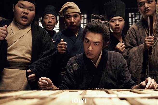 張若昀表示飾演數學學霸帥是參考自己的爺爺。（愛奇藝國際站提供）