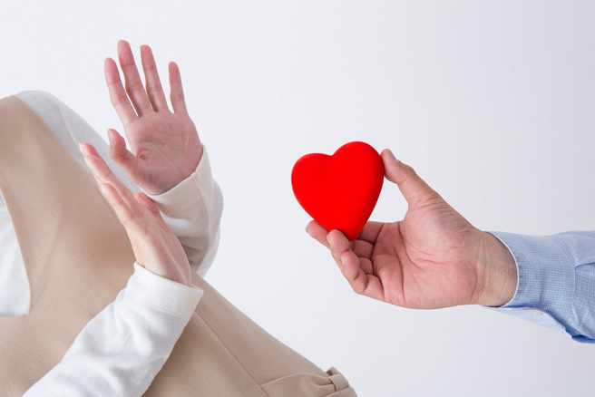 双鱼座、牡羊座、天秤座的人只想谈浪漫的恋爱，而不想步入会受到拘束的婚姻。(示意图/达志影像)