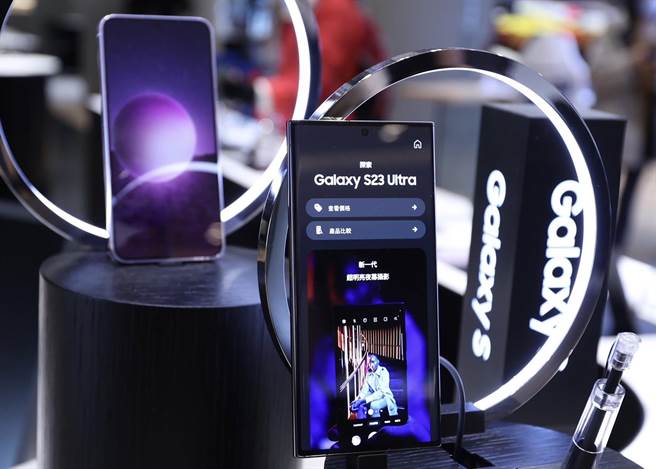 三星Galaxy S23 Ultra配备超高2亿画素相机并支援明亮夜幕摄影，满足出色的夜间成像品质。（陈俊吉摄）