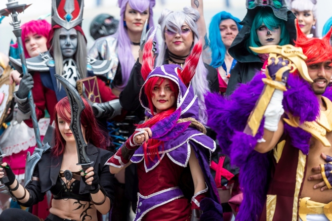 英雄联盟粉丝装扮成游戏角色。（达志影像）