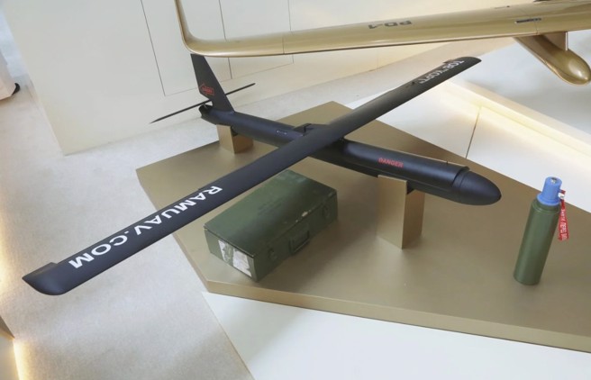 乌克兰自制的滞空型弹药。(图/Janes)