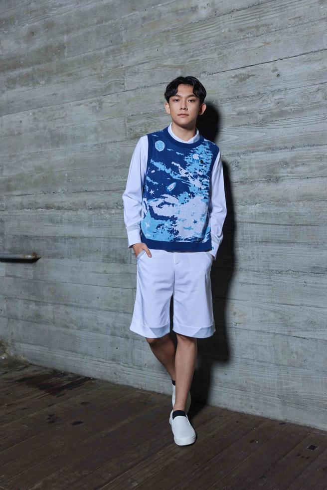 AcQUA源少年林毓家为APUJAN 2023秋冬系列时装影像秀走秀。（ APUJAN提供）