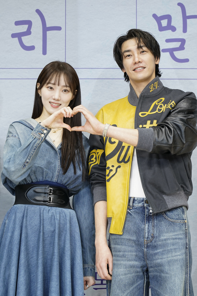 李圣经和金英光戏外是多年好友。（Disney＋提供）