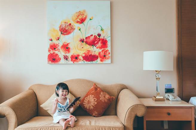 義大皇家酒店舉辦親子消防體驗營，讓小朋友從小扎根消防觀念。（義大皇家酒店提供）