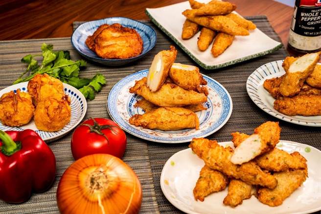 首选必买第1名为「油条虾卷」，纯手作现打花枝虾仁浆，酥脆的油条里塞入满满的馅料，揉合传统创造新鲜口感，可透过油炸或气炸锅料理。（柯宗纬翻摄）