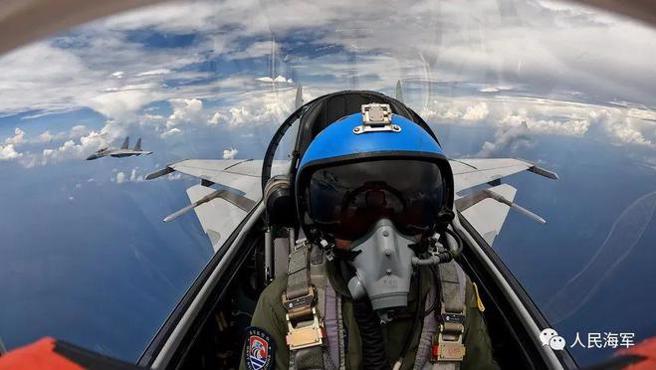 中共海军首次面对一般大学理工科毕业生召募女性舰载机飞行员。（图／@人民海军）