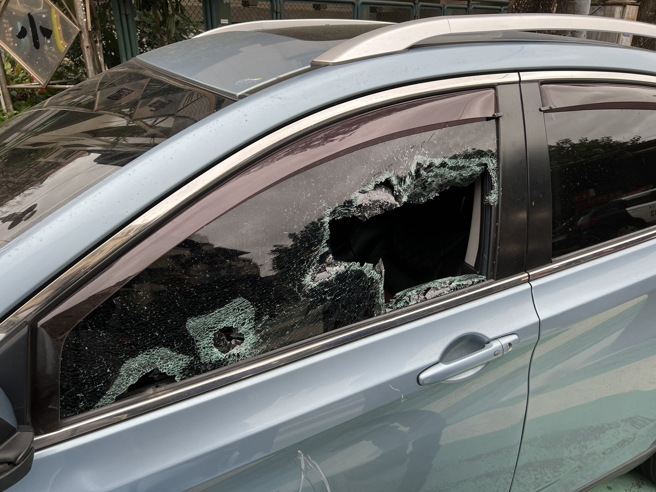 北市刑大前往五股区抓捕毒贩，开6枪仍让犯嫌逃逸，警方在新庄寻获涉案车辆。（警方提供）