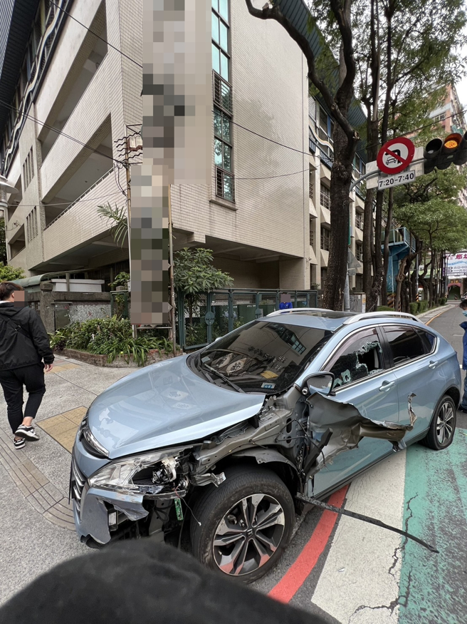 北市刑大前往五股区抓捕毒贩，开6枪仍让犯嫌逃逸，警方在新庄寻获涉案车辆。（警方提供）