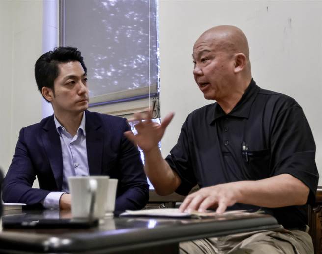 蔣萬安會面二二八受難家屬廖繼斌會面。（文化局提供）