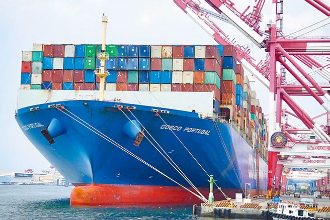 随着中国大陆解封带动产能消费復甦下，经济部预期，2月外销订单衰退幅度可望收敛。（中央社）