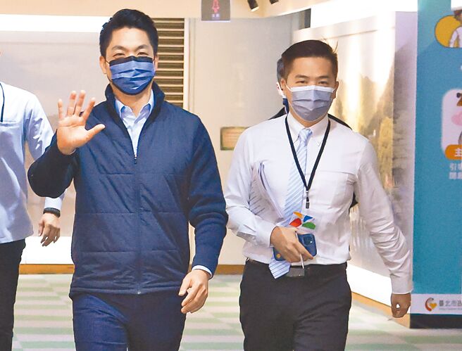 北市府发言人罗旺哲（右）昨向市长蒋万安（左）请辞，蒋万安多次慰留未果，20日下午准辞。（本报资料照片）