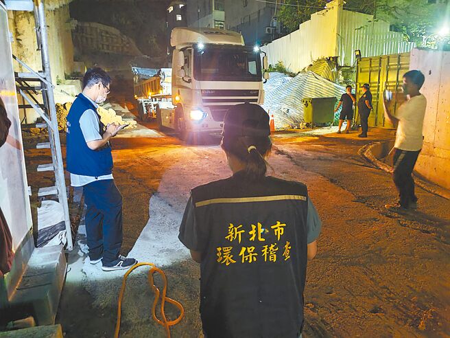 新北市从「源头管理」着手，非法弃置废弃物行为人遭法院判处有期徒刑确定，将吊销其驾驶执照。（新北市环保局提供／陈慰慈新北传真）