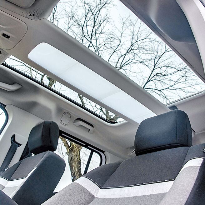 Modutop全景玻璃车顶採光极佳。（陈大任摄）