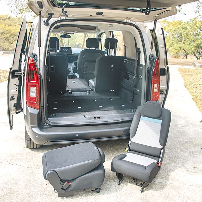 第三排可拆下搬出。（陈大任摄）