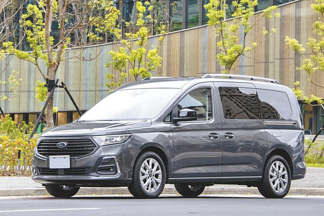 Ford Tourneo Connect旅玩家「百变小酷巴」玩乐版、玩咖版售价分别为109.8万、124.8万元。（陈大任摄）