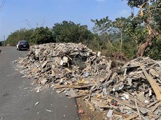 大白天非法傾倒 警追查50噸廢棄物來自台北、桃園建地