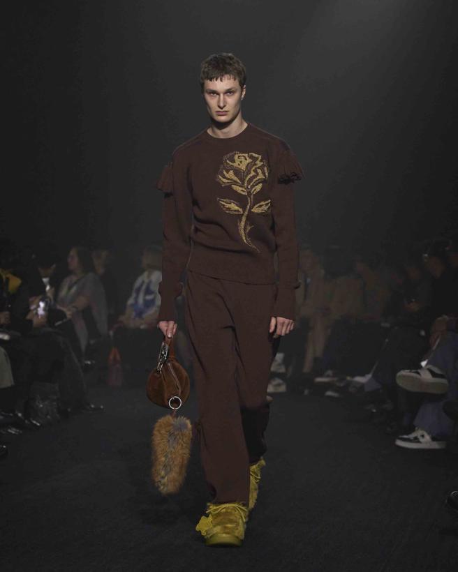 英伦玫瑰也是本季最常被运用的元素。（Burberry提供)