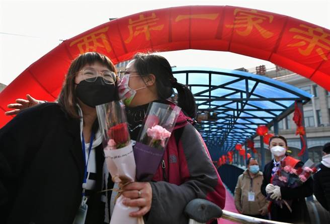 搭載59名旅客的「吉順9號」客輪19日緩緩駛入大陸福州連江黃岐客運碼頭，象徵4條小三通客運航線全部復航。（中新社資料照片）