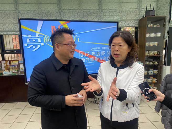 活动创办人、南投县爽文国中主任王政忠（左）与主办地三民国中校长丁淑观表示，这是梦N第2次在新竹办理，预计将有全国各县市计900位教师参加共同筑梦。（陈育贤摄）