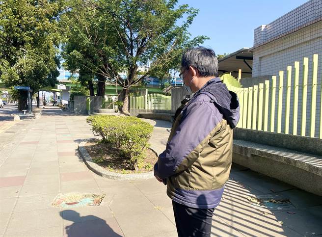 楠梓国中有家长反映，学生每天打扫学校通学步道花圃时，总能闻到阵阵尿骚味，校方调阅监视器发现，竟是楠梓清洁队垃圾车司机。（高市教育局提供／杨舒婷高雄传真）