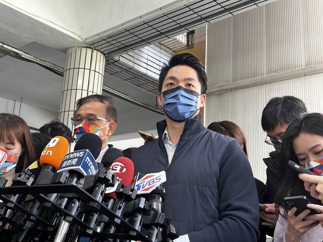 台北市长蒋万安今上午出席「乐龄市民进修券课程体验活动」，会前受访。（陈薏云摄）