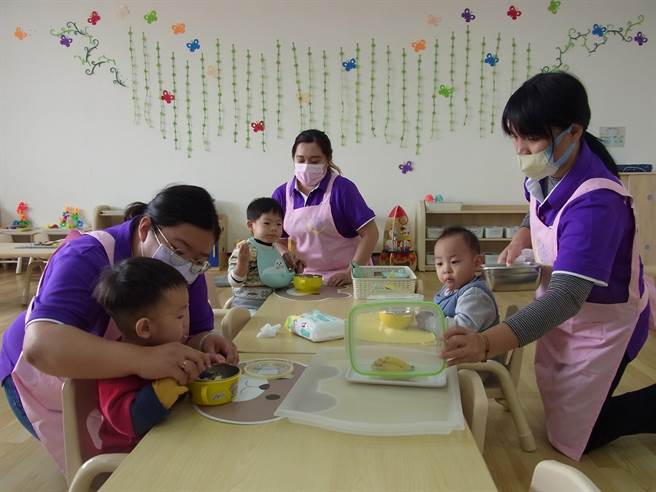 云林县「麦寮公设民营托婴中心」内有AI设备全天候守护幼儿，提供最完善的照护。（张朝欣摄）