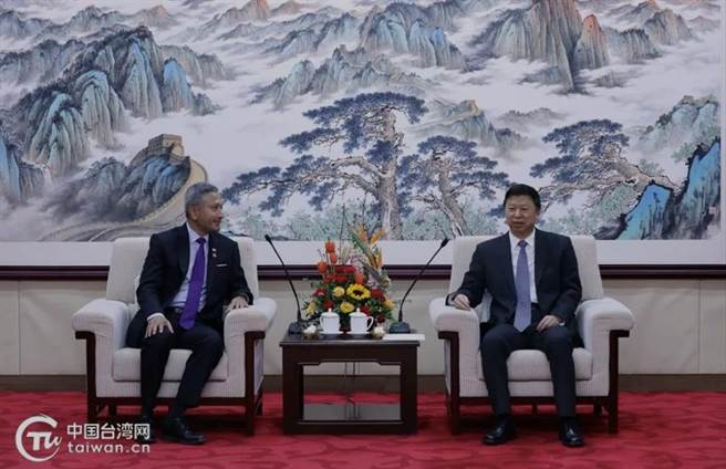 中共中央台办、大陆国务院台办主任宋涛昨天（21日）在北京会见新加坡外长维文。（翻摄自中国台湾网）