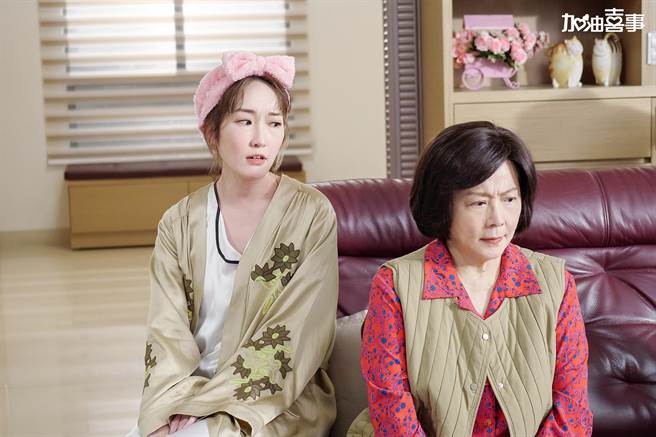 巴钰剧中一回家就跟妈妈刘秀雯斗嘴。（TVBS提供）