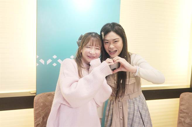 日本大胃女王萌梓（左）来台和大胃王小慧共享台菜宴。（纬来提供）