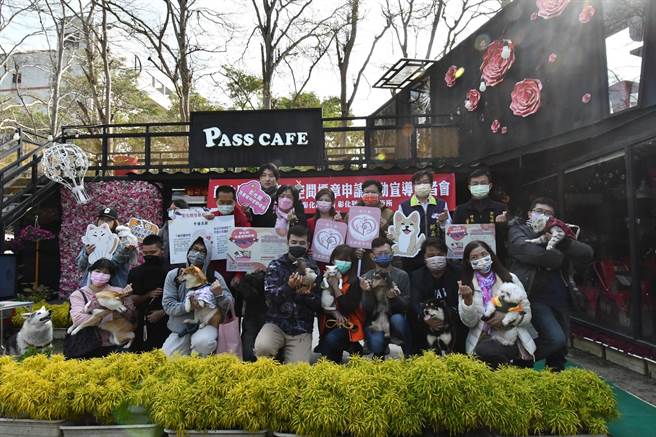 彰化縣政府推行「彰化縣友善寵物空間標章」認證申請，招募各行各業商家、機關團體申請加入友善寵物店家行列。（吳敏菁攝）