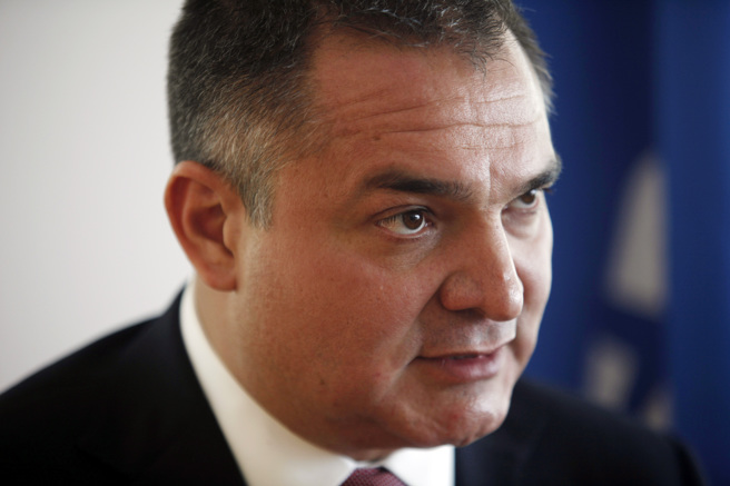 在2006年至2012年时任总统卡德隆（Felipe Calderon）任内担任公共安全部长的鲁纳（Genaro Garcia Luna），在纽约受审后，被判5项罪名全部成立。鲁纳向贩毒者提供有关执法行动的消息，还逮捕敌对的贩毒集团成员。(图/美联社)