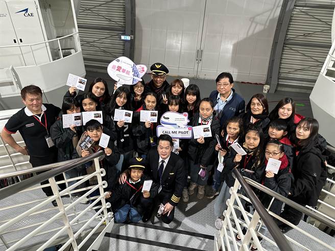 华航持续落实ESG推动，常年投身公益不间断，今年与台湾原声教育协会合作「小小机师体验营」，以实际行动落实企业公民责任。（华航提供／陈佑诚传真）