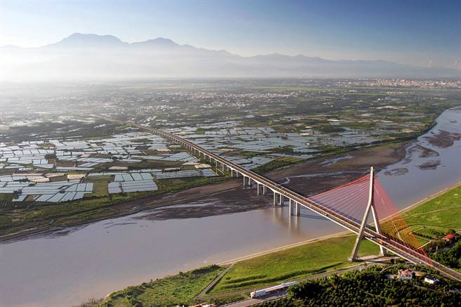 斜张桥。(屏县府提供)