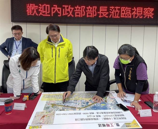 林右昌表示，本工程是生活圈道路建设计画，工程总经费为18.5亿，中央补助用地及工程经费共7.8亿，目前工程进度已经来到99％，预定今年6月完工。（内政部提供／游念育台北传真）