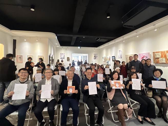 台中市想办法爱心公益协会举办「你是我的眼」公益艺术创作联展，作品义卖所得将捐给惠明视障者教养院。(林欣仪摄)