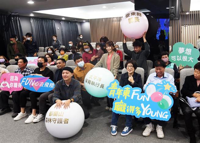 台东县政府媒合学子暑假到台东各行各业打工，月薪2万6400元。（庄哲权摄）