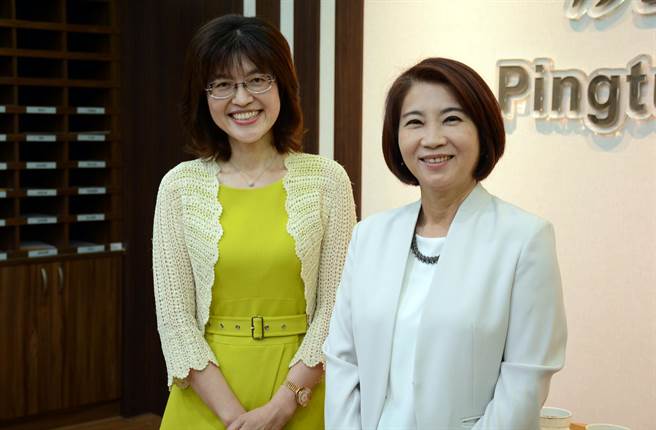 屏东县政府长期照护处预计3月1日挂牌运作，屏东县长周春米（右）宣布首任处长由陈桂敏出任。（林和生摄）