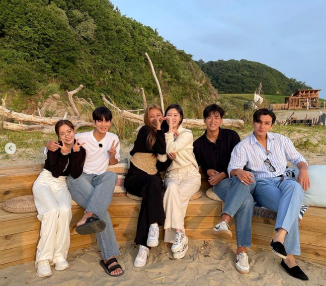 申瑟琪参加恋爱实境秀《单身即地狱2》，和男成员有暧昧互动，让网友看了都觉得很可惜。（图／摘自申瑟琪IG）