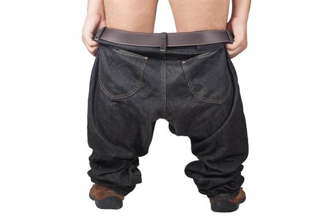 高雄露鸟惯犯赵元荣5年来多次露着鸟儿在高雄街头溜哒，还曾要求便利商店店员替他戴上保险套，即使屡次遭罚，但他仍不甘小鸟遭到囚禁。（本报资料照片）