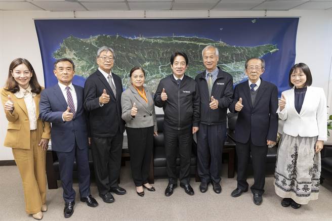 巴拉圭侨团拜会赖清德(右四)， 支持他代表民进党角逐2024总统大选。民进党提供