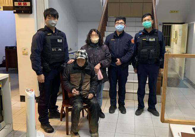 大园警方透过手机定位找到老翁。（翻摄照片／蔡明亘桃园传真）