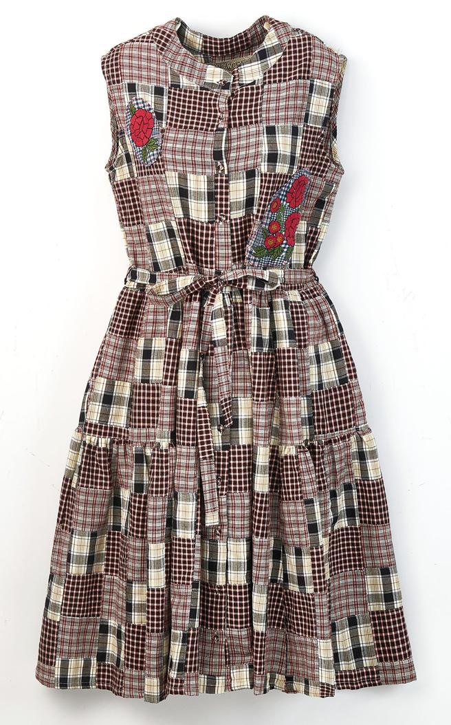 SOGO忠孝馆TOKYO KANKAN拼贴格子洋装 原价1万6880元、特价6880元。（SOGO提供）