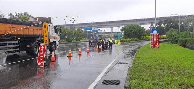 228连假即将到来，桃园市杨梅警分局为纾解连续假期车潮，依往年经验整理出连假期间返乡旅游交通重点。（翻摄照片／蔡明亘桃园传真）