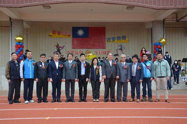 立法院副院长蔡其昌与市议员施志昌，去年联合向中央教育部争取改善经费，获得教育部全额补助共计2000万元，22日正式完启用，藉此造福全校师生。(蔡其昌服务处提供)