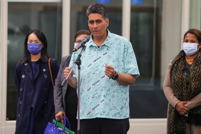 帛琉总统惠恕仁偕同帛琉副总统席妩杜于20日晚间抵台访问，他们此行主要是推广宣导帛琉首次在今年6月举办的国际马拉松比赛，他也希望台湾热爱马拉松比赛的跑者偕同家人一起享受帛琉的美。（陈麒全摄）